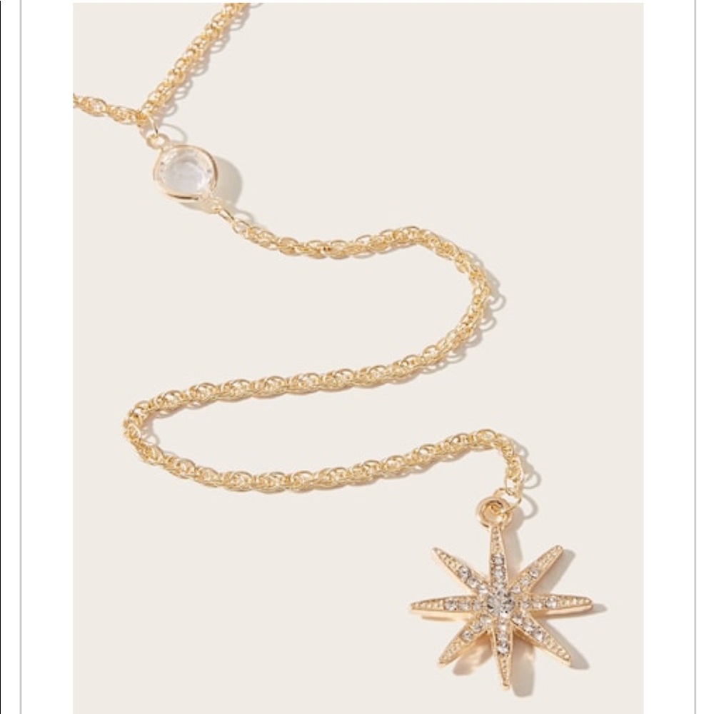 JUST IN‼️Rhinestone Engraved Star - Necklace - Picture 3 of 3